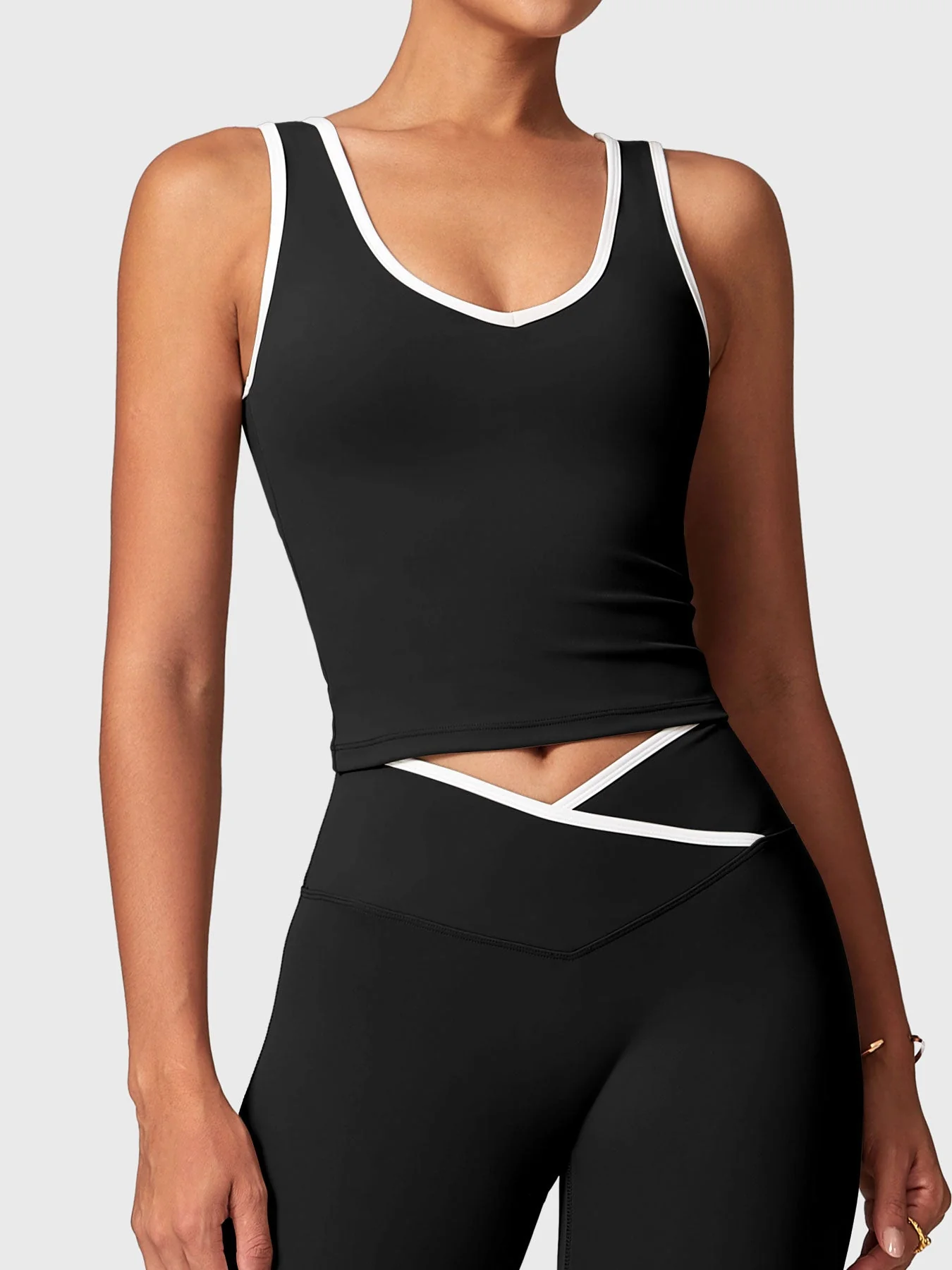 Yeoreo Alberta Contrast Trim Tank - Image 5